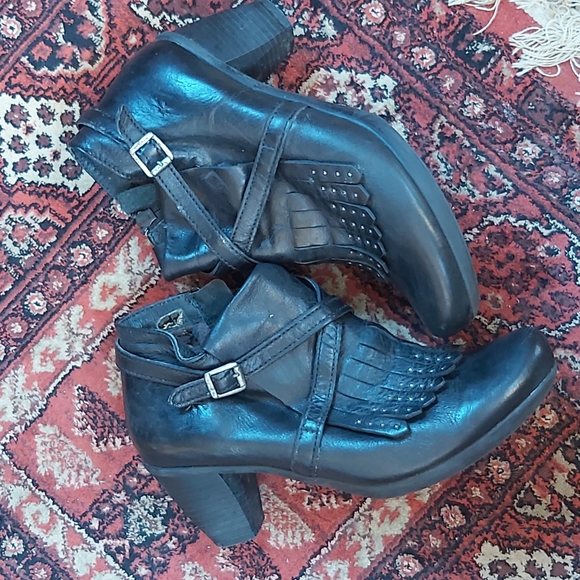 Fluchos black leather bootie - Picture 2 of 10